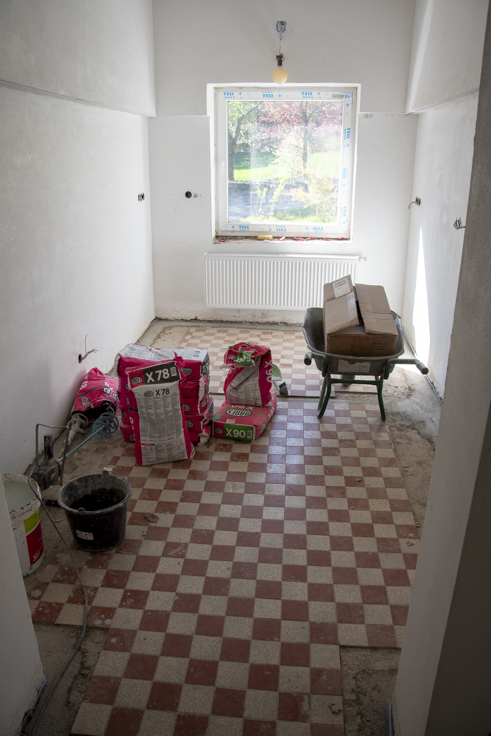 Ehemaliger Kühlraum (damals zweigeteilt) Die Bodenfliesen bleiben erhalten